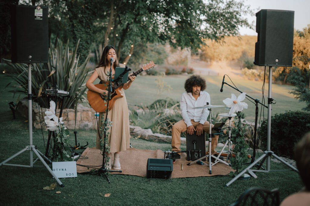 Tyna Ros performing live with percussion at an outdoor wedding in Spain